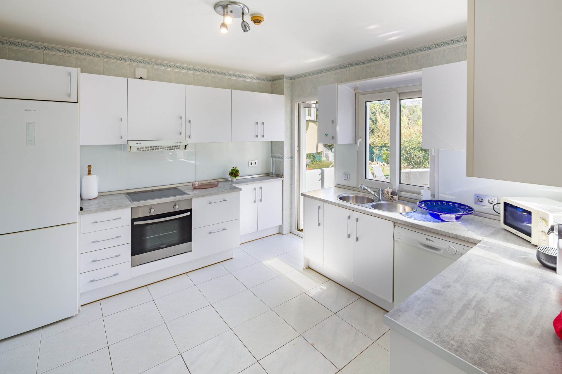 3 Slaapk. - Villa te koop in Las Chapas, Marbella
