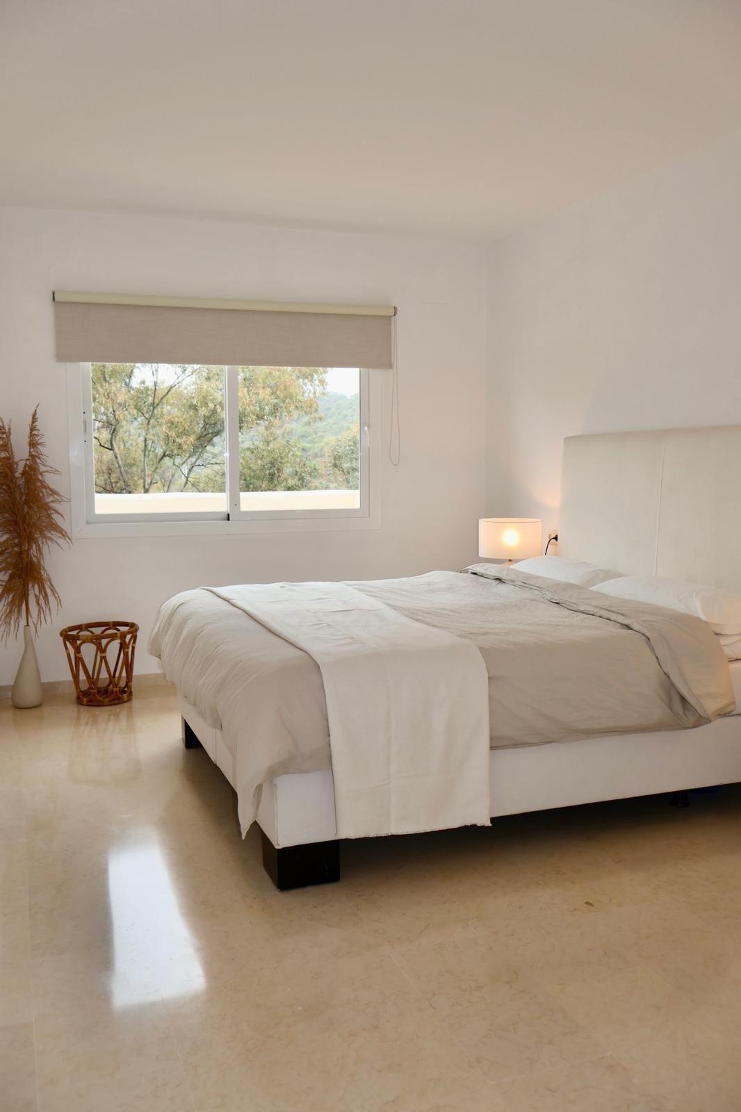 Piso de 2 Dormitorios en venta en Elviria, Marbella