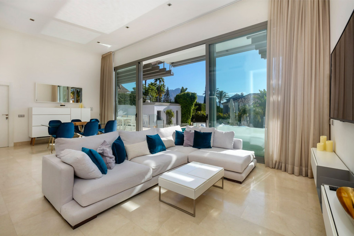 Casa de 5 Dormitorios y 4 Baños en venta en Benahavís