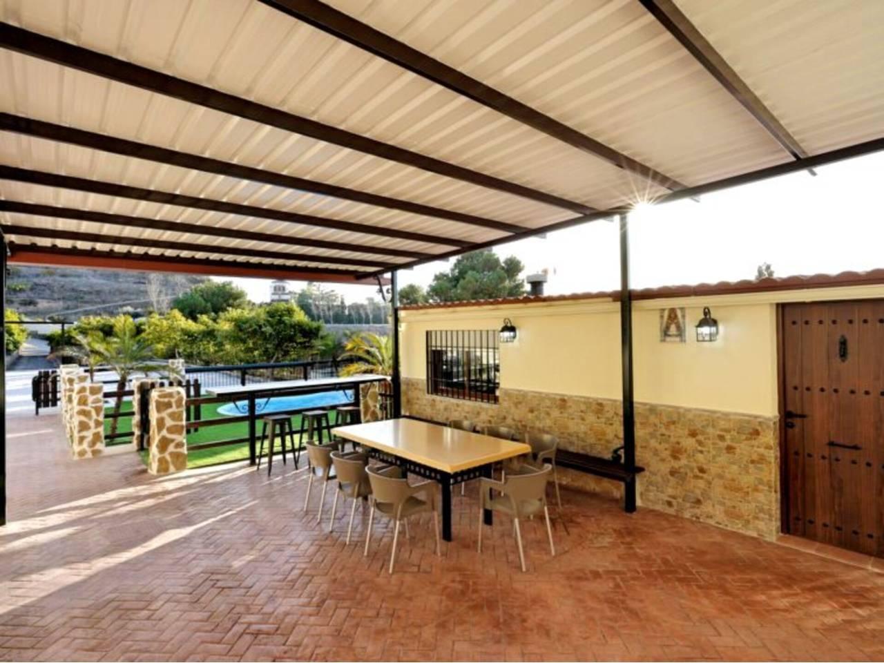 Casa Adosada de 4 Dormitorios en venta en Motril