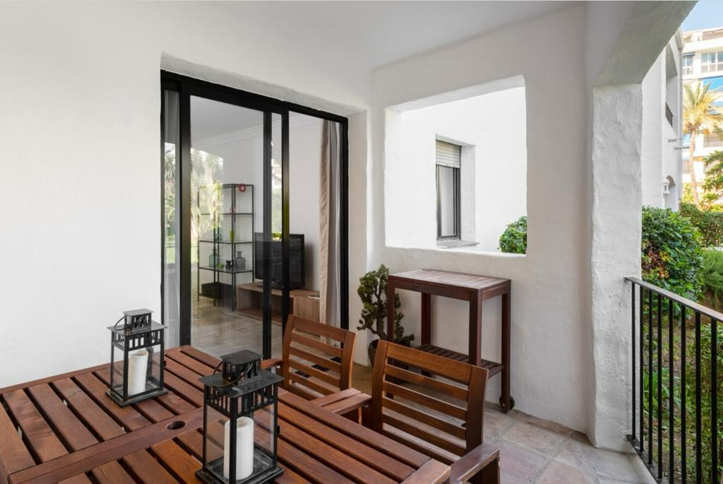Piso de 2 Dormitorios en venta en Puerto Banús, Marbella