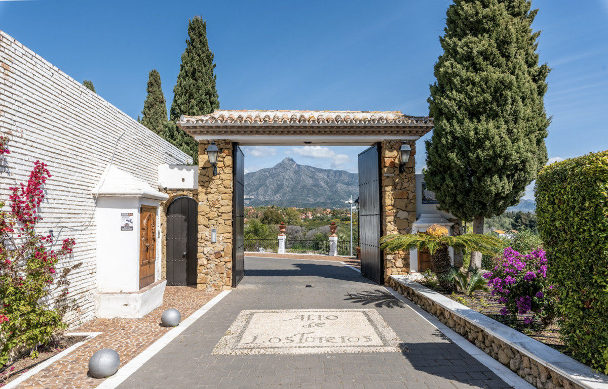 Casa Adosada de 3 Dormitorios en venta en Nueva Andalucía, Marbella