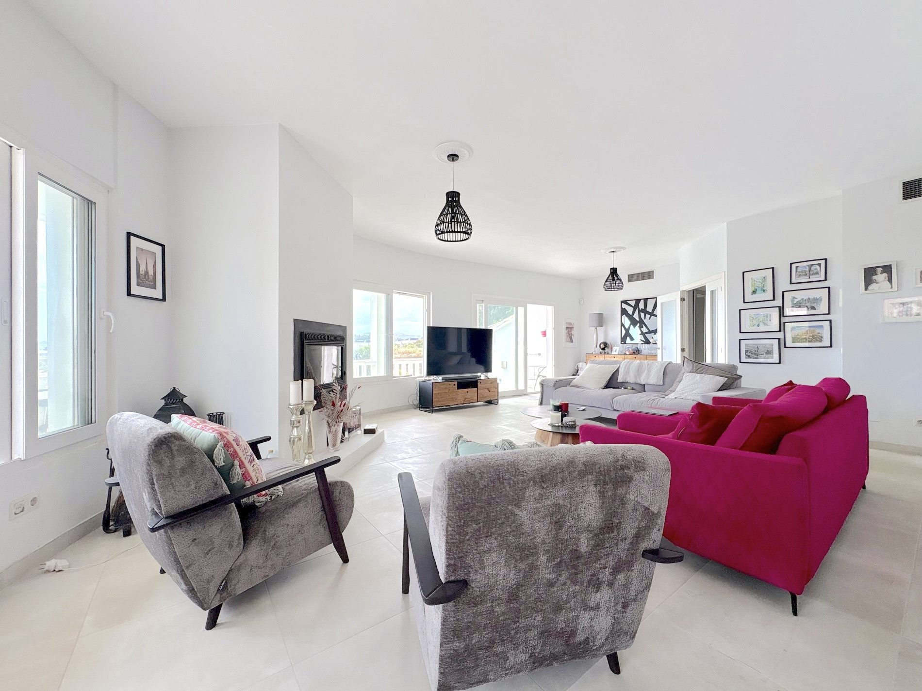Casa de 6 Dormitorios y 5 Baños en venta en El Faro, Mijas