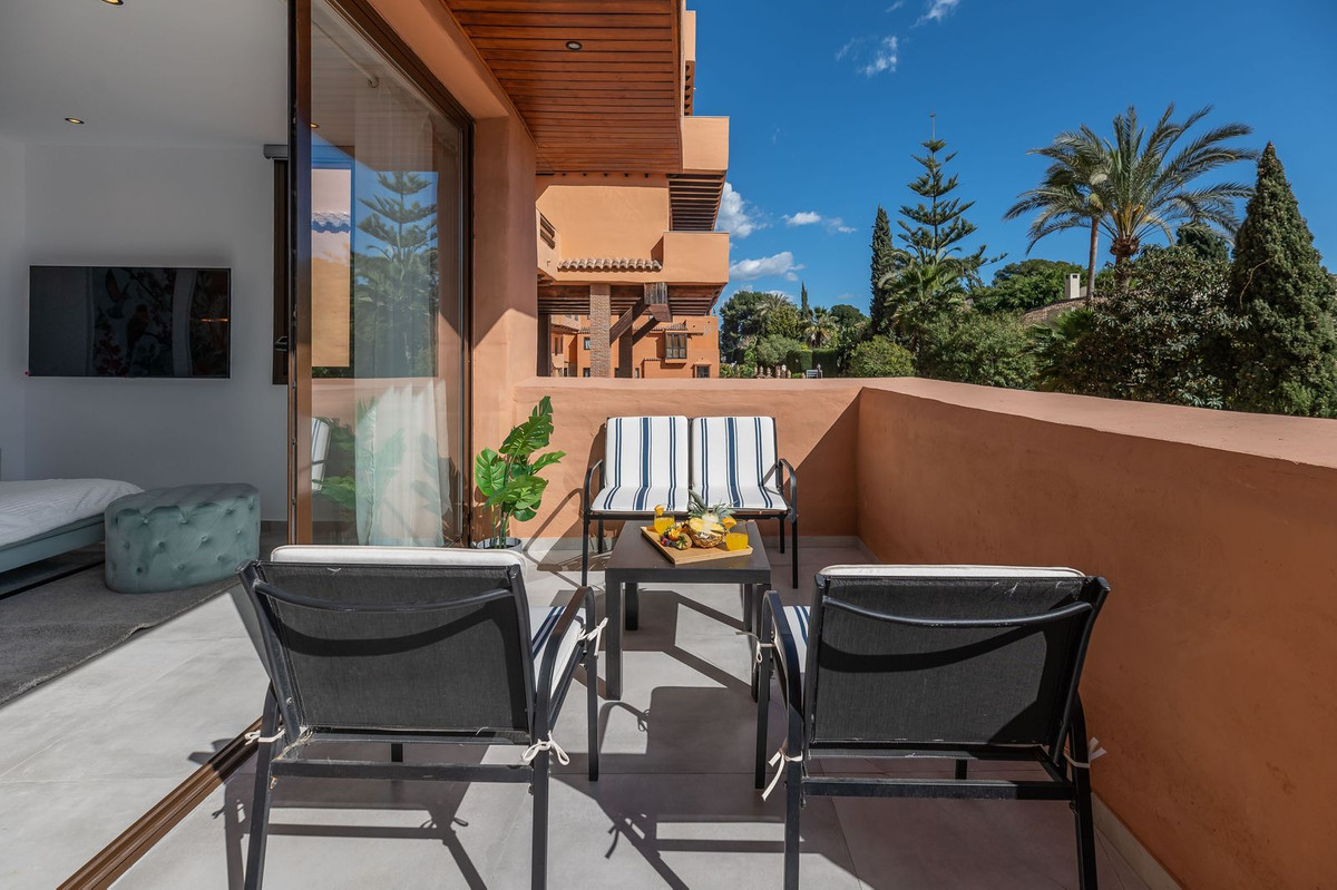 Piso de 5 Dormitorios en venta en Nueva Milla de Oro, Estepona