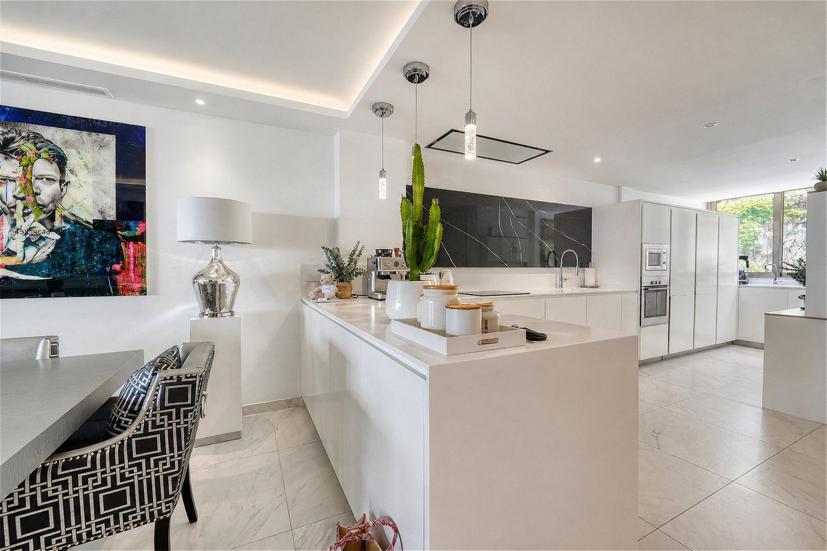 3 спални - Апартамент за продажба в Benahavis