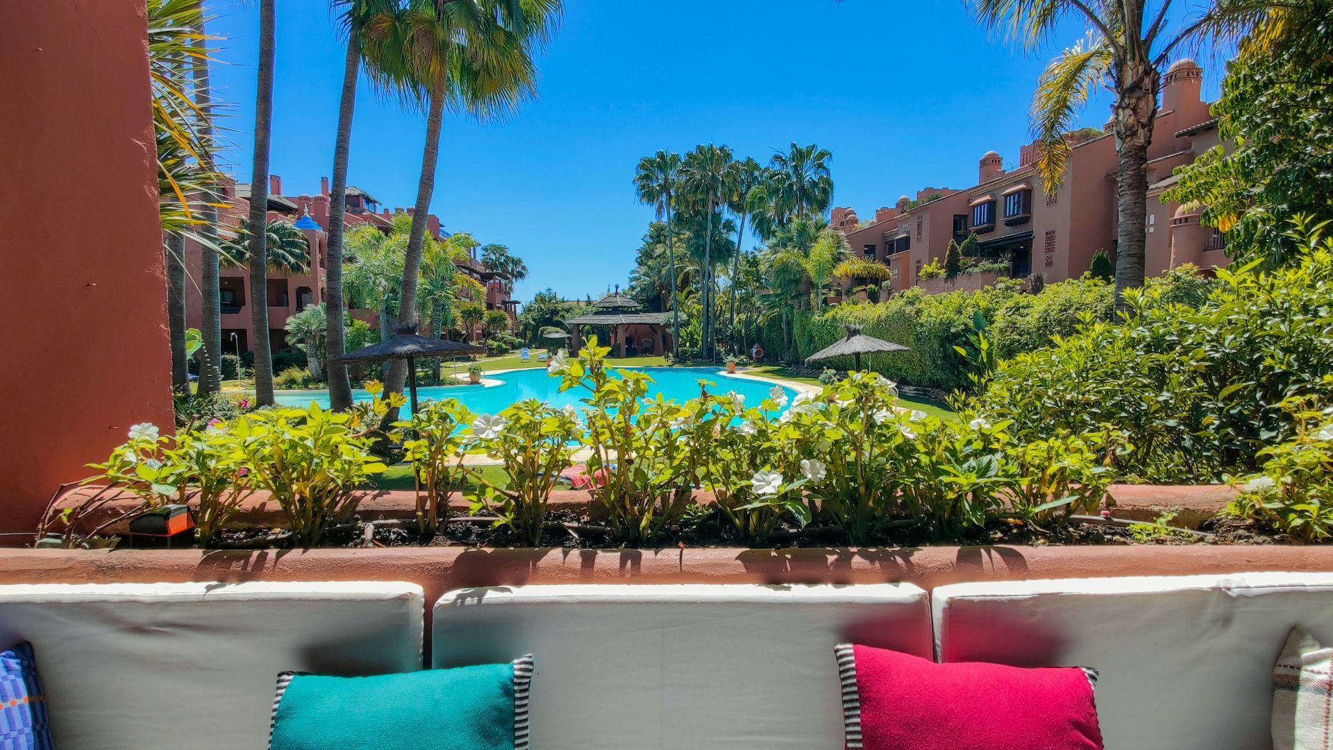 Piso de 3 Dormitorios y 3 Baños en venta en Atalaya, Estepona