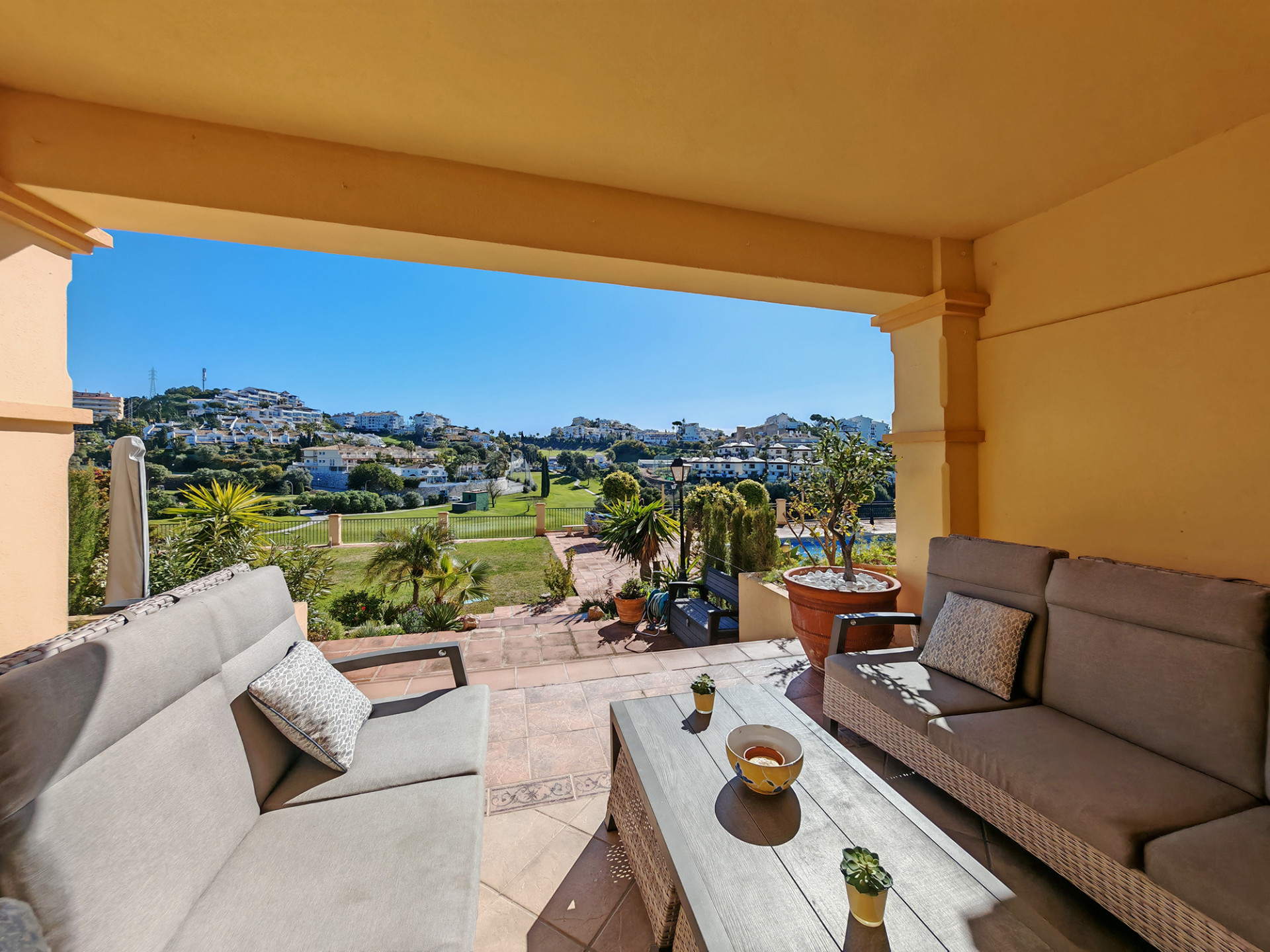 Casa Adosada de 4 Dormitorios y 3 Baños en venta en Riviera del Sol, Mijas