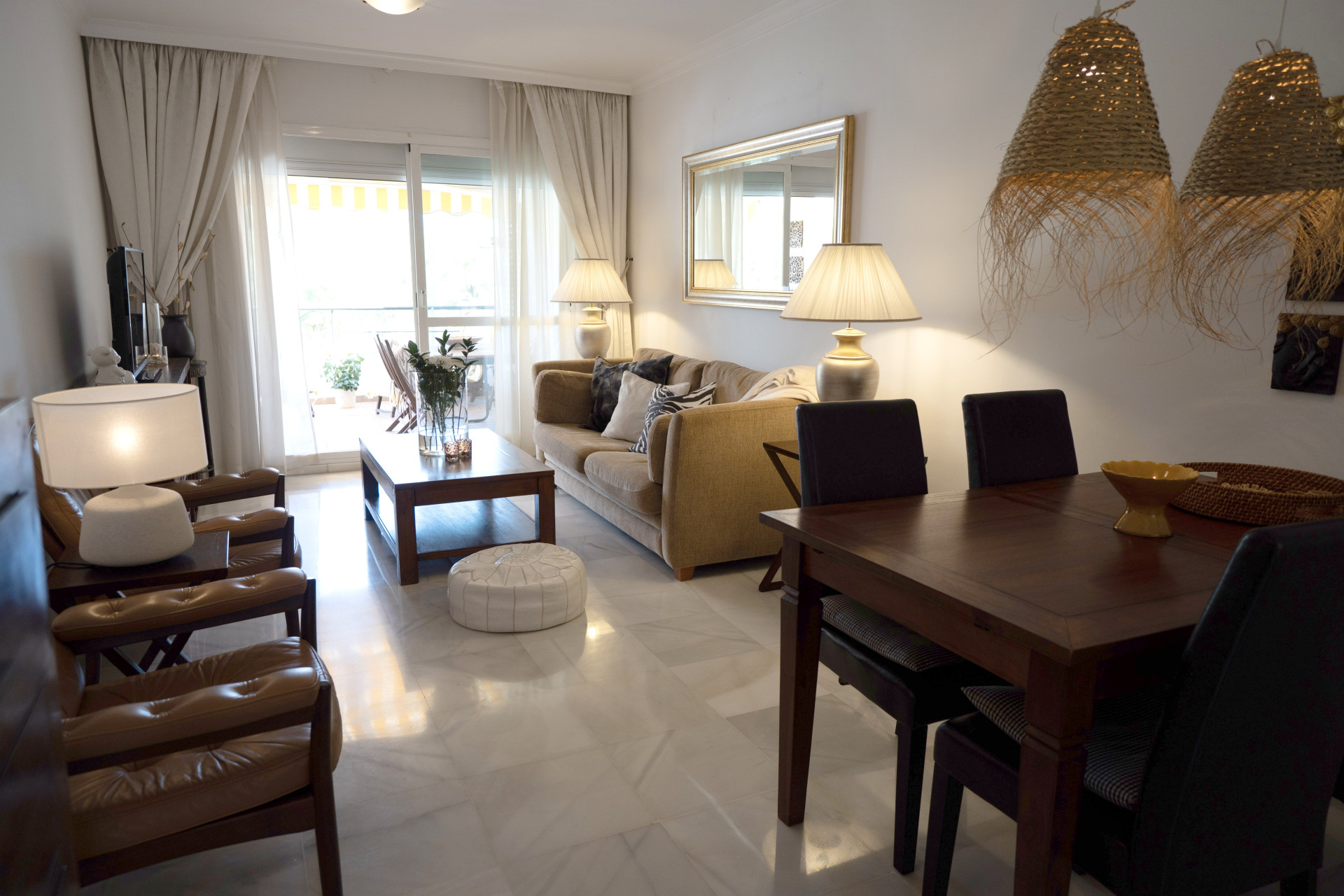 Piso de 2 Dormitorios y 2 Baños en alquiler en Nueva Andalucía, Marbella