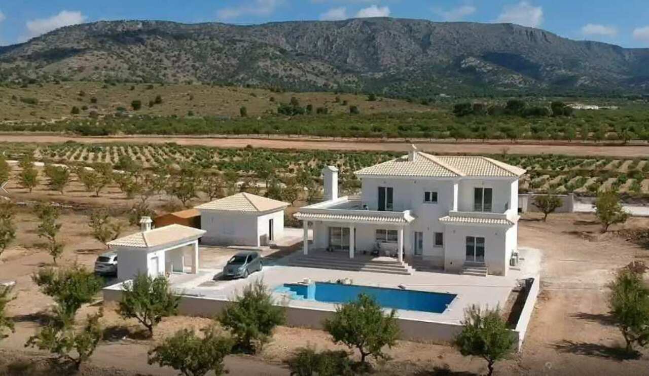 Casa de 4 Dormitorios en venta en El Pinós