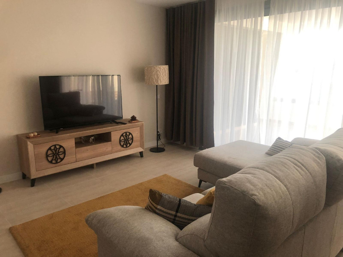 Piso de 3 Dormitorios y 2 Baños en alquiler en Nueva Milla de Oro, Estepona