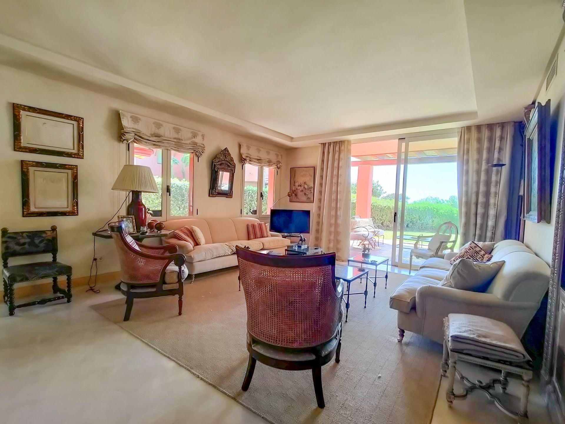 Piso de 4 Dormitorios y 5 Baños en venta en El Rosario, Marbella