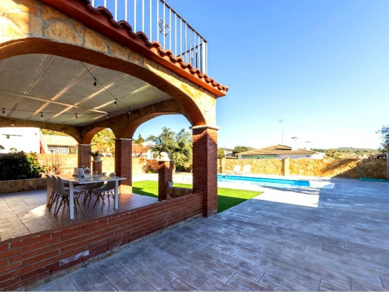 Casa Adosada de 4 Dormitorios en venta en Torredembarra