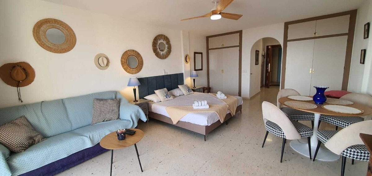 Piso de 1 Dormitorio en venta en Las Chapas, Marbella