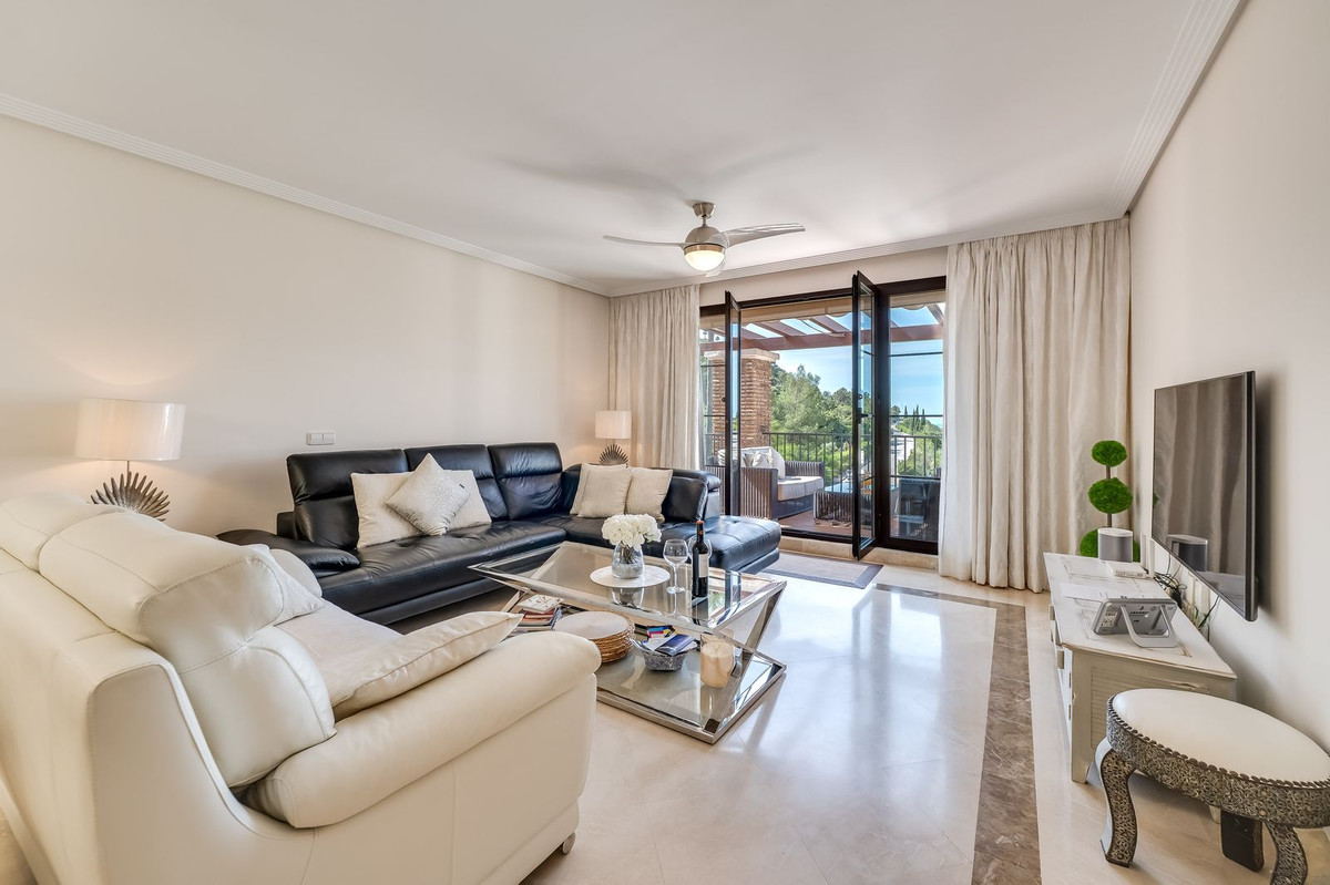 Ático de 3 Dormitorios y 2 Baños en venta en Benahavís