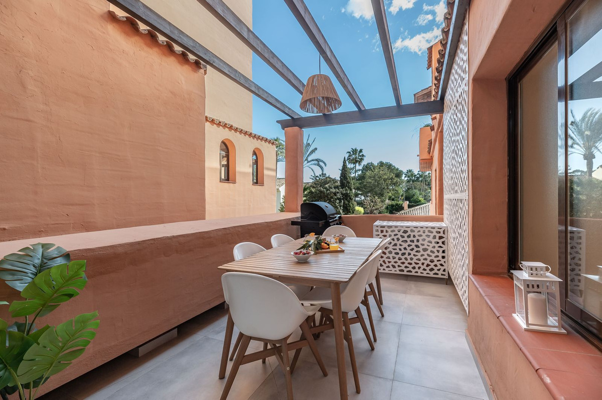Piso de 5 Dormitorios en venta en Nueva Milla de Oro, Estepona