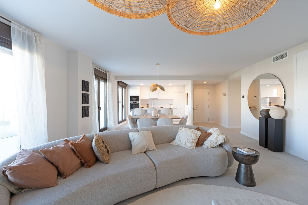 Ático de 3 Dormitorios y 2 Baños en venta en Estepona