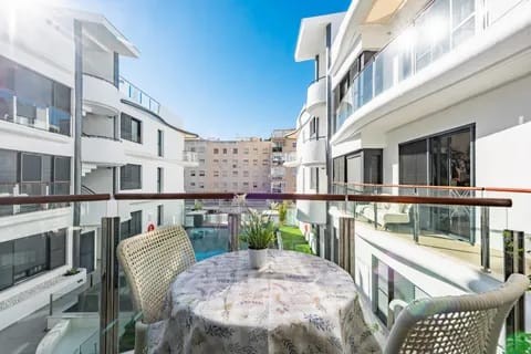4 Bed - Apartment for Sale in La Alqueria, Estepona