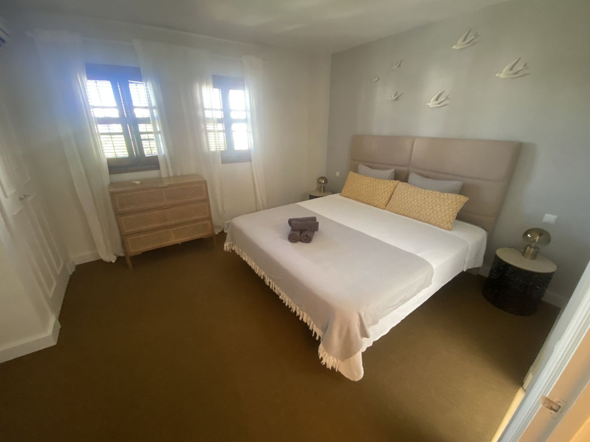 Casa Adosada de 2 Dormitorios y 2 Baños en venta en Estepona