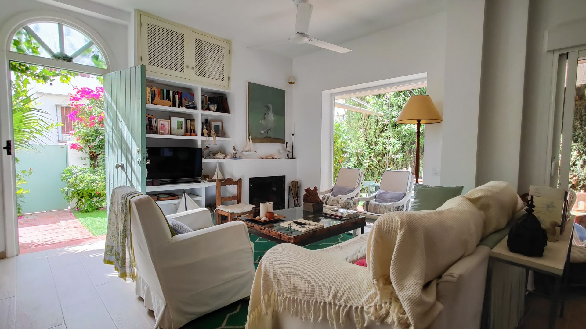 Casa Adosada de 4 Dormitorios y 3 Baños en venta en Zahara de los Atunes