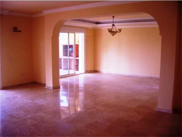 5 Bed - Villa for Sale in El Rosario, Marbella
