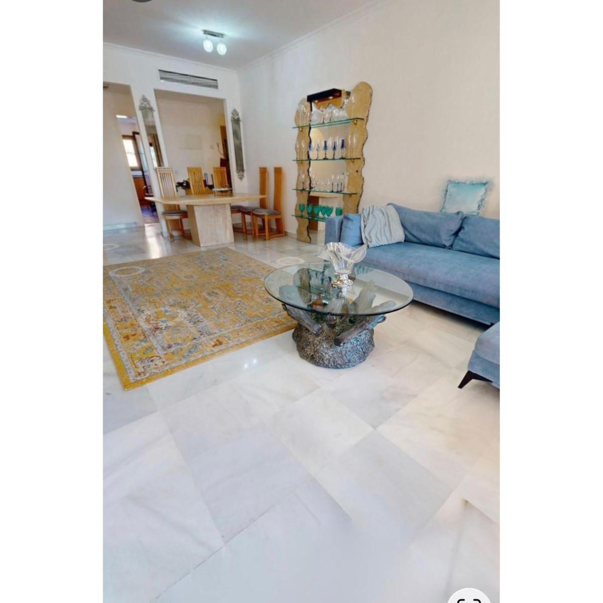 Piso de 4 Dormitorios y 3 Baños en venta en Estepona