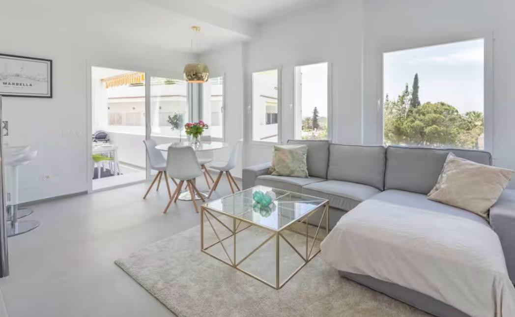 Piso de 2 Dormitorios y 2 Baños en alquiler vacacional en Nueva Andalucía, Marbella