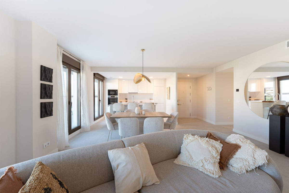 Ático de 3 Dormitorios y 2 Baños en venta en Estepona