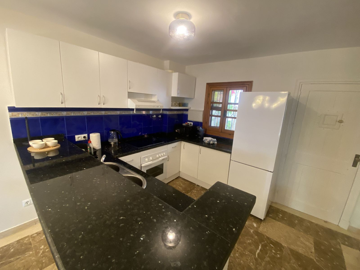 Casa Adosada de 2 Dormitorios y 2 Baños en venta en Estepona
