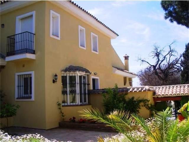 5 Bed - Villa for Sale in El Rosario, Marbella