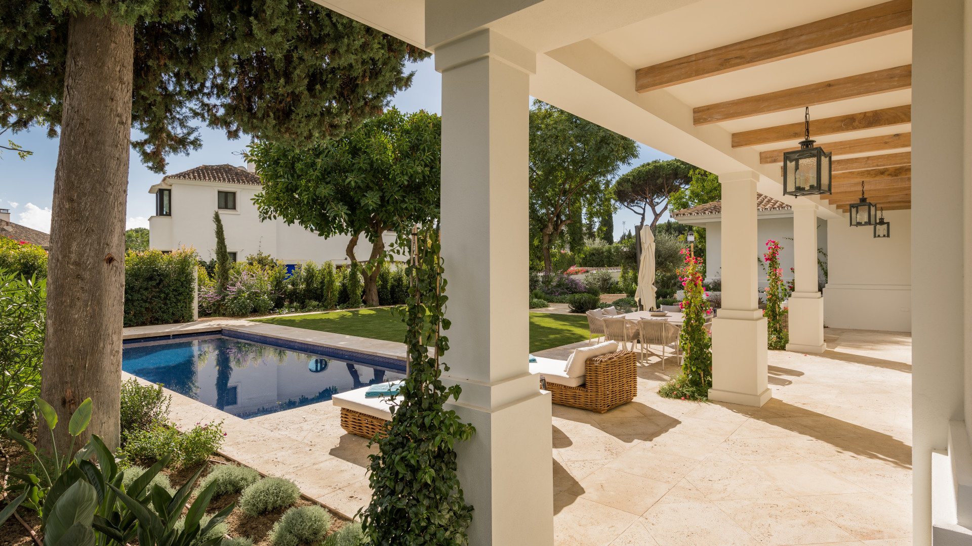Casa de 4 Dormitorios y 12 Baños en venta en Milla de Oro, Marbella