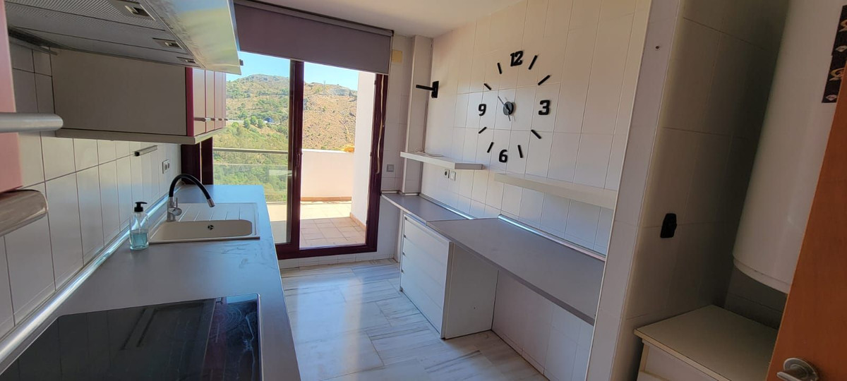 Ático de 3 Dormitorios y 2 Baños en venta en Nueva Milla de Oro, Estepona