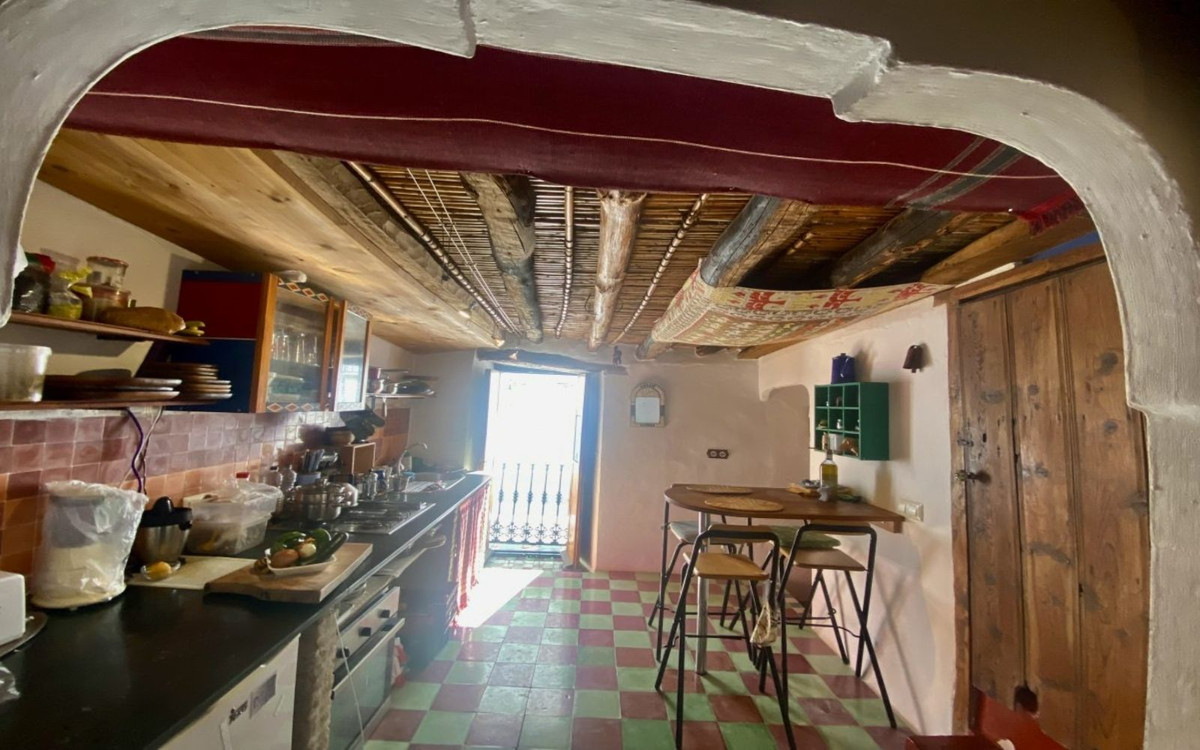 Casa Adosada de 3 Dormitorios en venta en Zahara de la Sierra