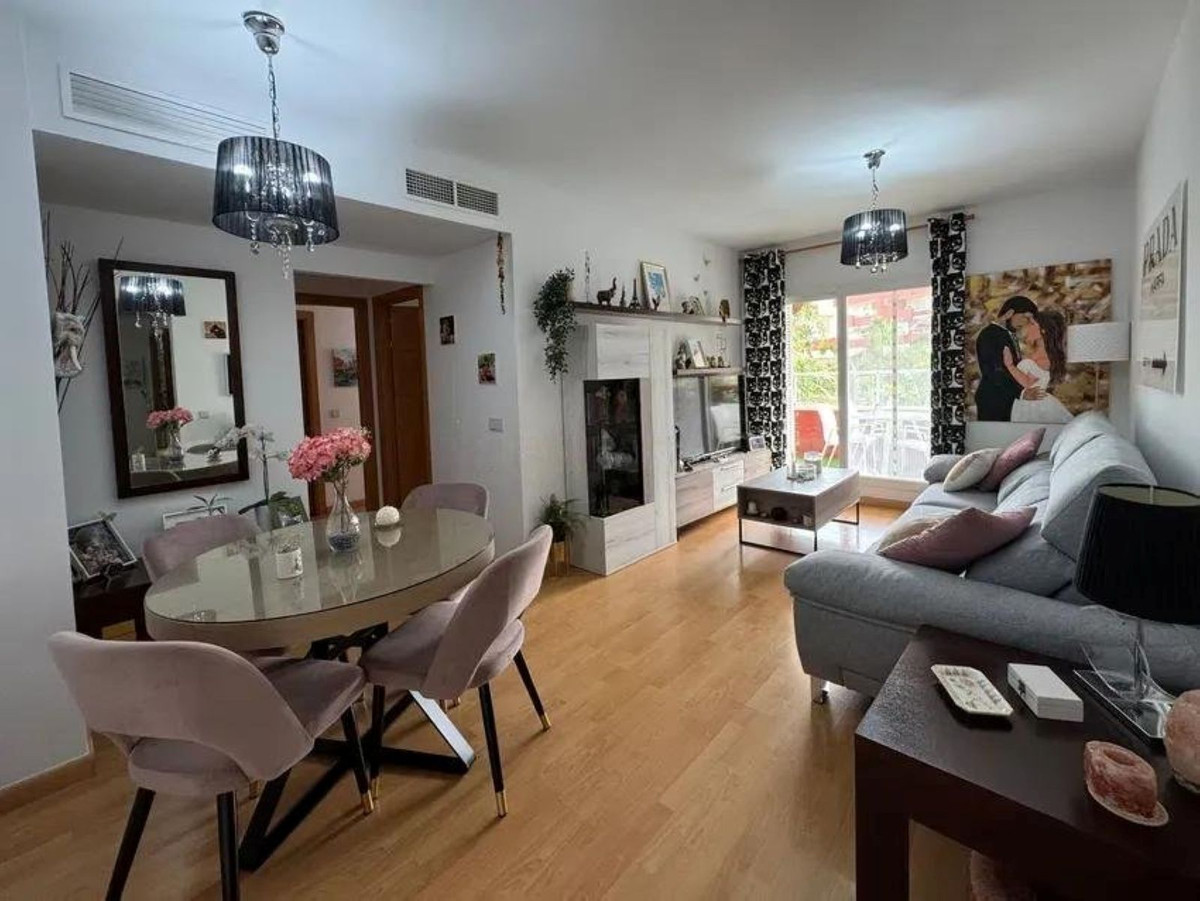 Piso de 2 Dormitorios y 2 Baños en venta en Benalmádena