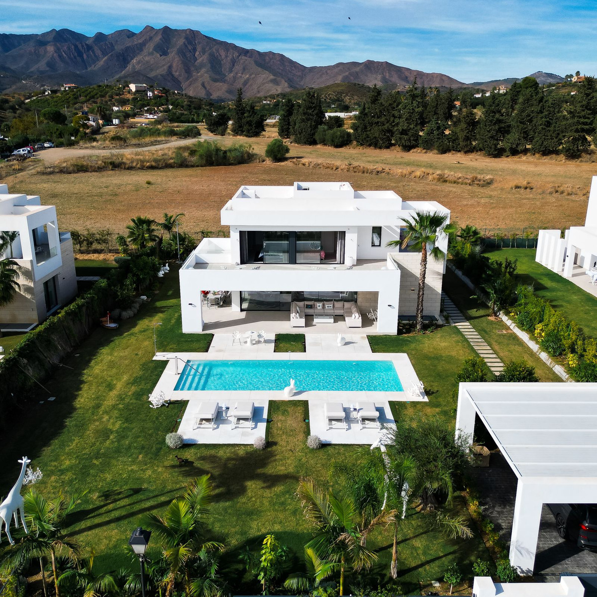 Casa de 7 Dormitorios y 7 Baños en venta en La Cala de Mijas