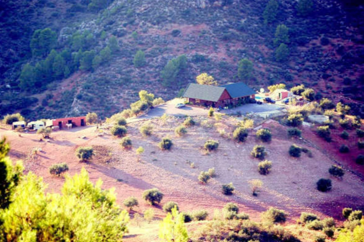 Finca de 3 Dormitorios en venta en Ardales
