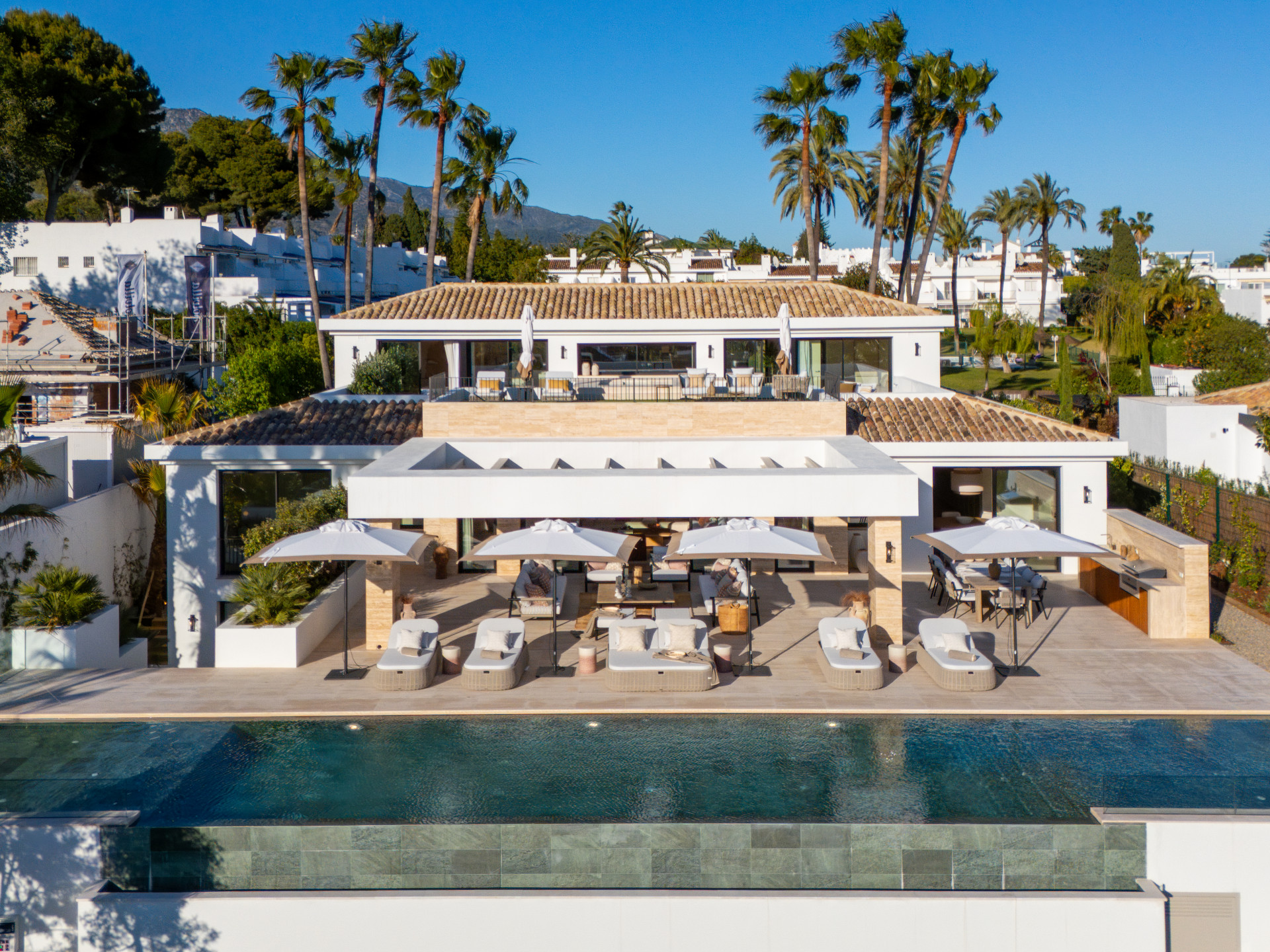 Casa de 6 Dormitorios y 6 Baños en venta en Nueva Andalucía, Marbella