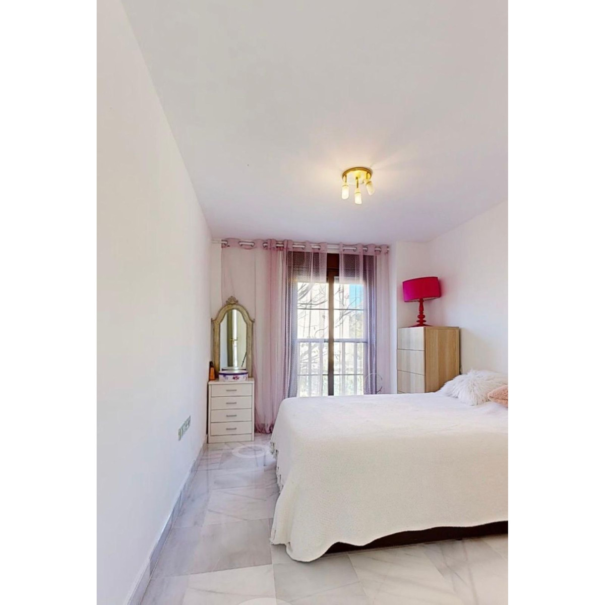 Piso de 4 Dormitorios y 3 Baños en venta en Estepona