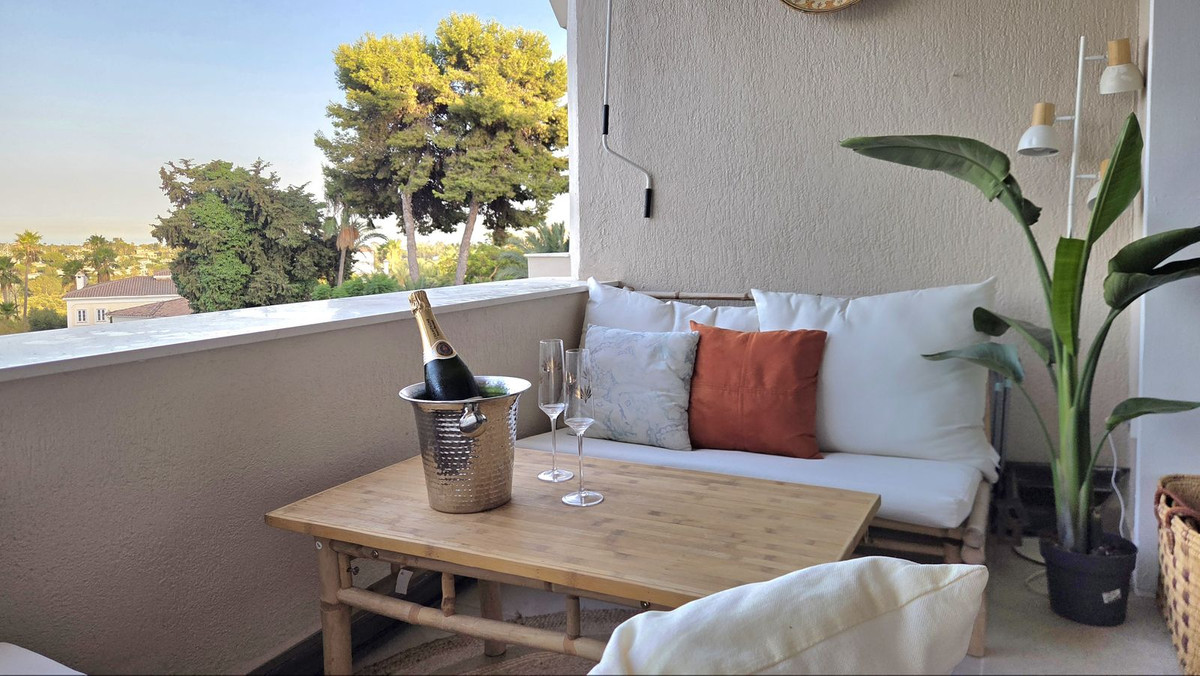1 Bed, 1 Bath - Apartment for Sale in Atalaya, Estepona