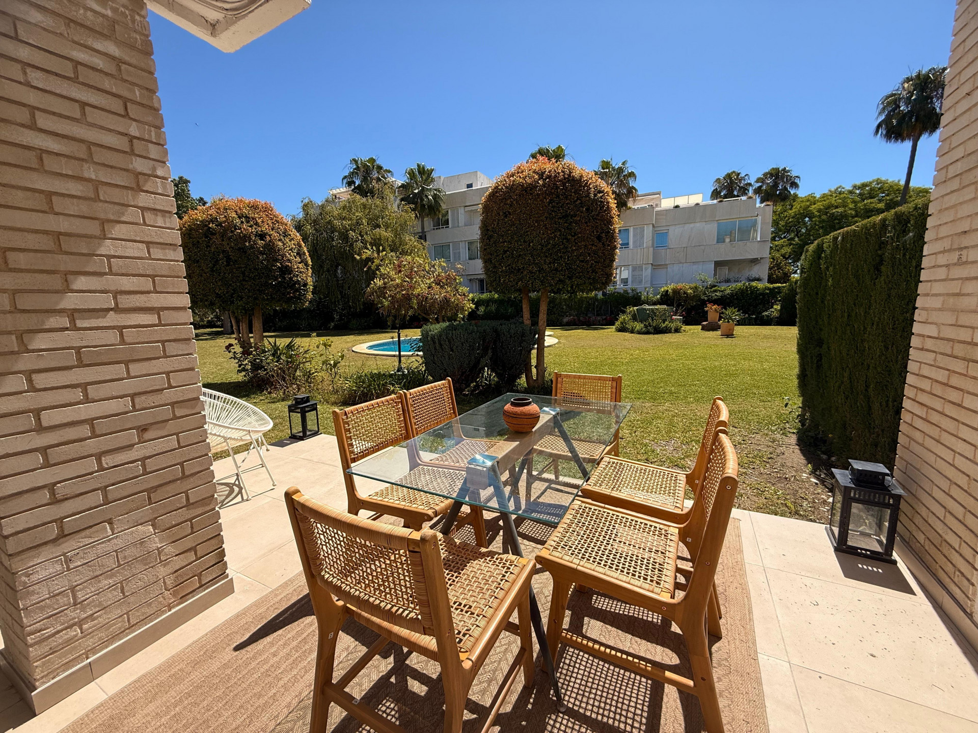Casa Adosada de 3 Dormitorios y 2 Baños en venta en Nueva Andalucía, Marbella