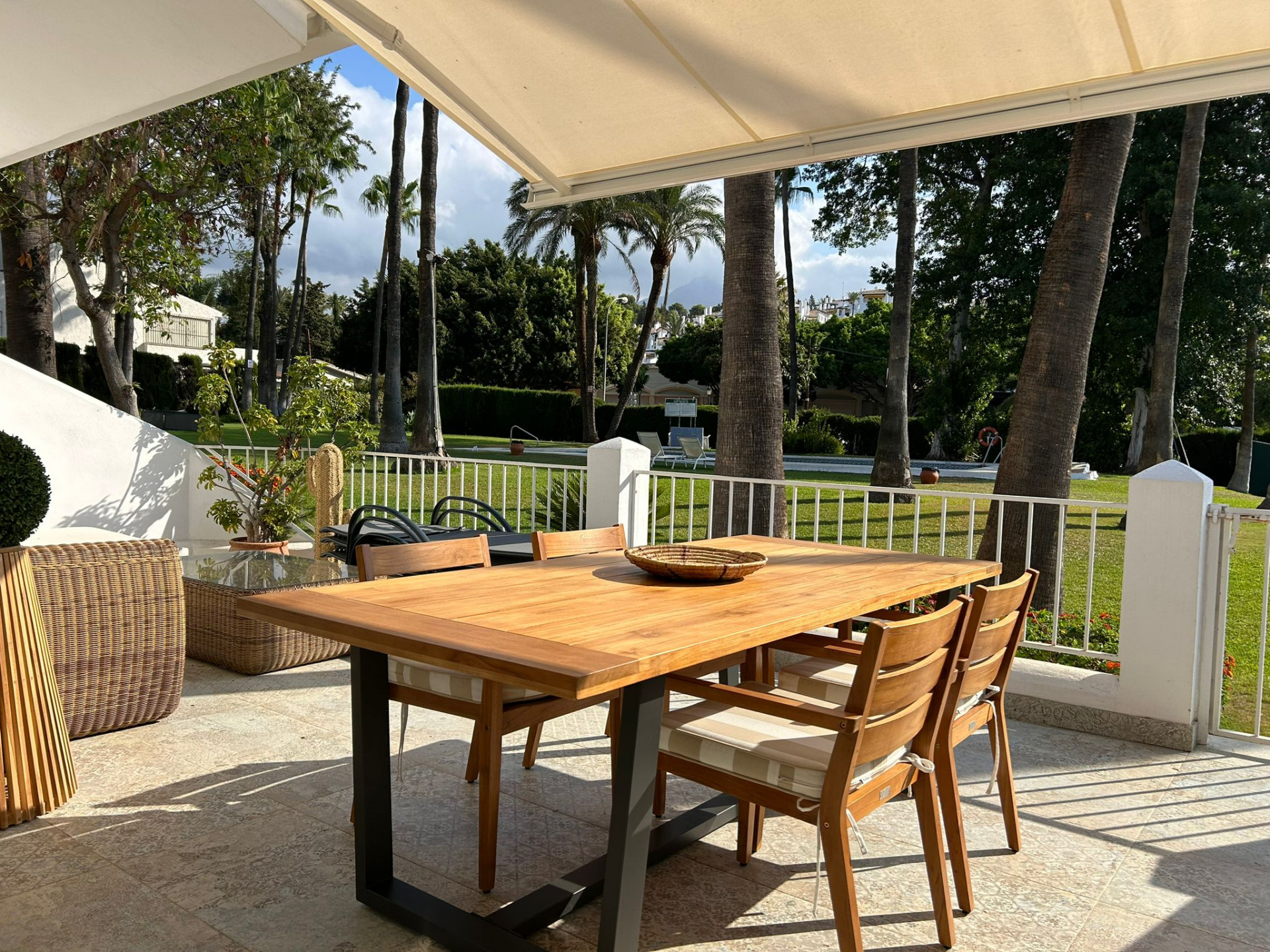 Piso de 2 Dormitorios en venta en Nueva Andalucía, Marbella