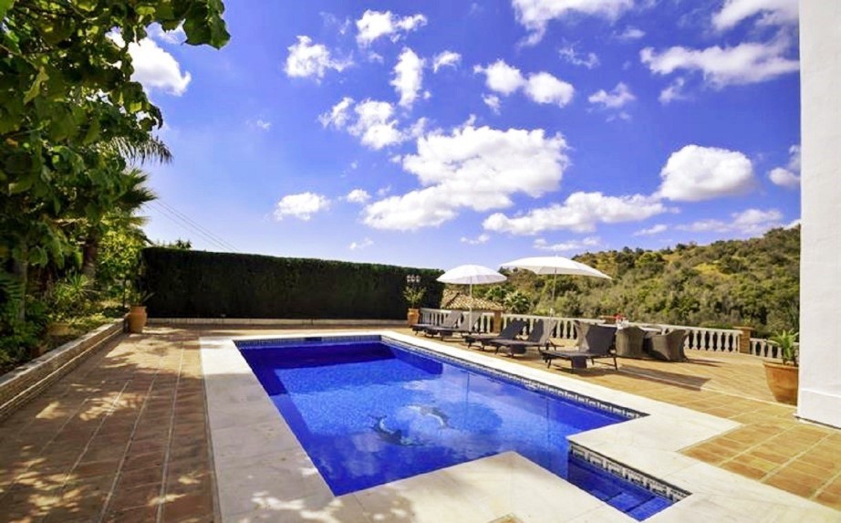 Casa de 4 Dormitorios y 6 Baños en venta en El Rosario, Marbella