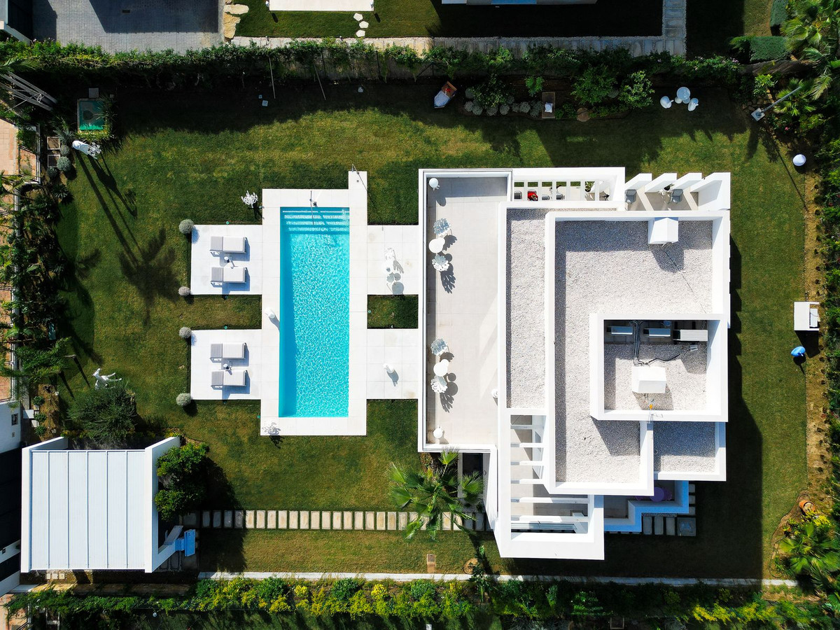 Casa de 7 Dormitorios y 7 Baños en venta en La Cala de Mijas