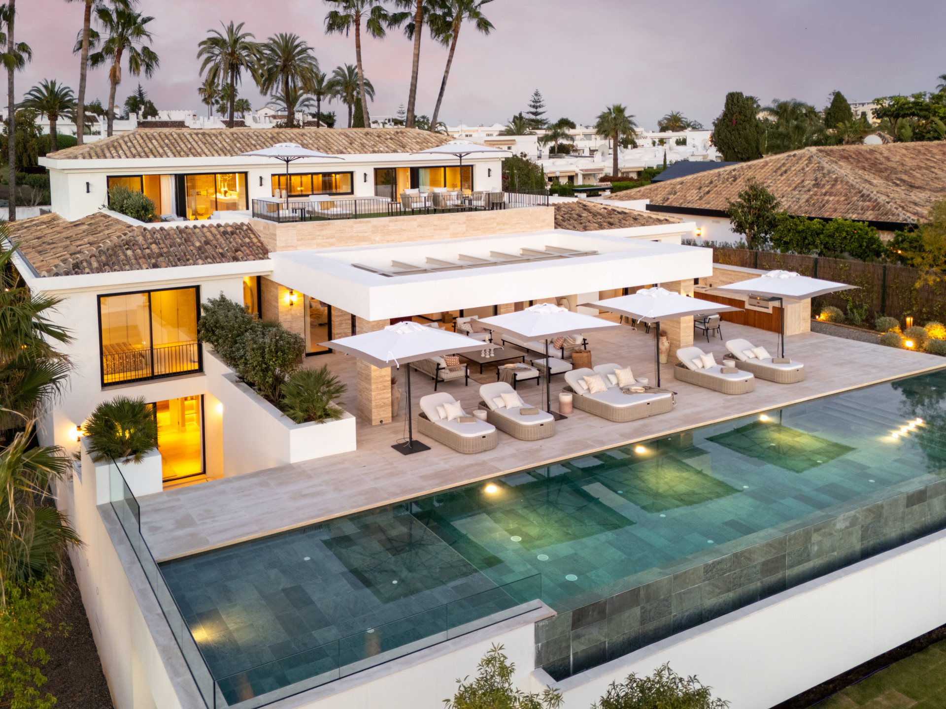 Casa de 6 Dormitorios y 6 Baños en venta en Nueva Andalucía, Marbella