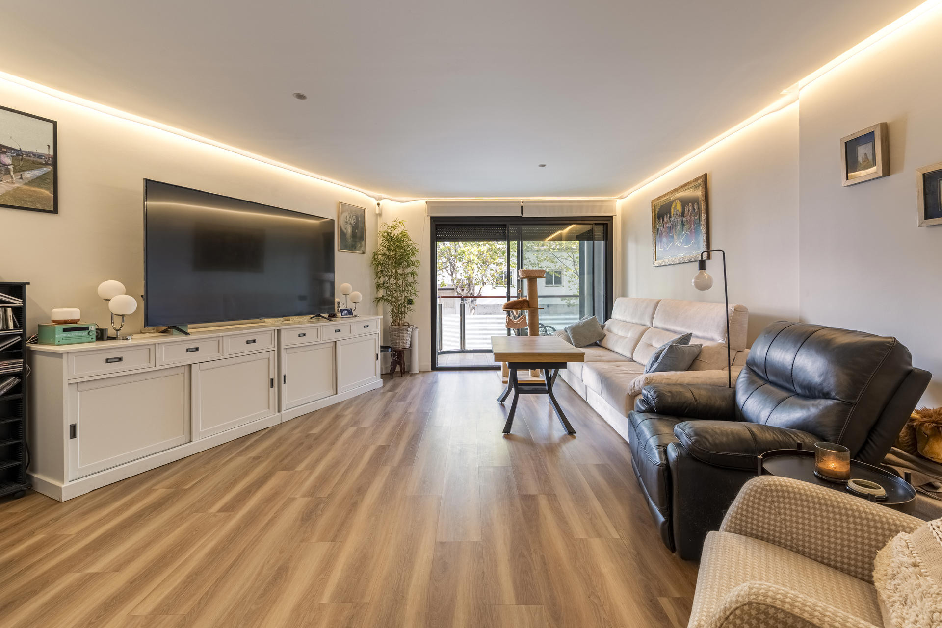 Piso de 3 Dormitorios en venta en La Alqueria, Estepona