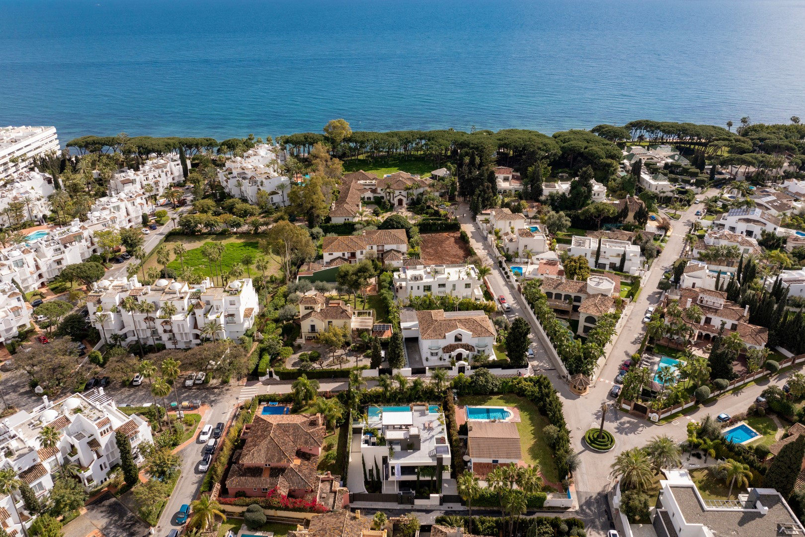 Casa de 5 Dormitorios y 7 Baños en venta en Milla de Oro, Marbella