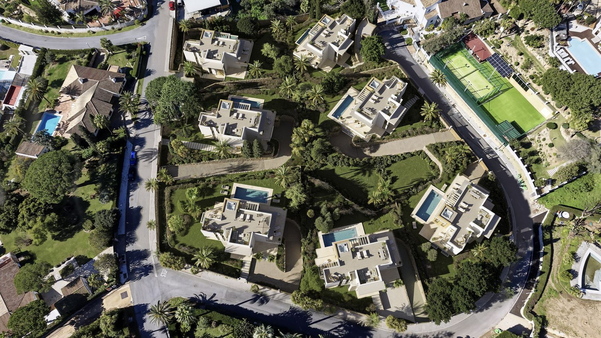 Casa de 3 Dormitorios en venta en Las Chapas, Marbella