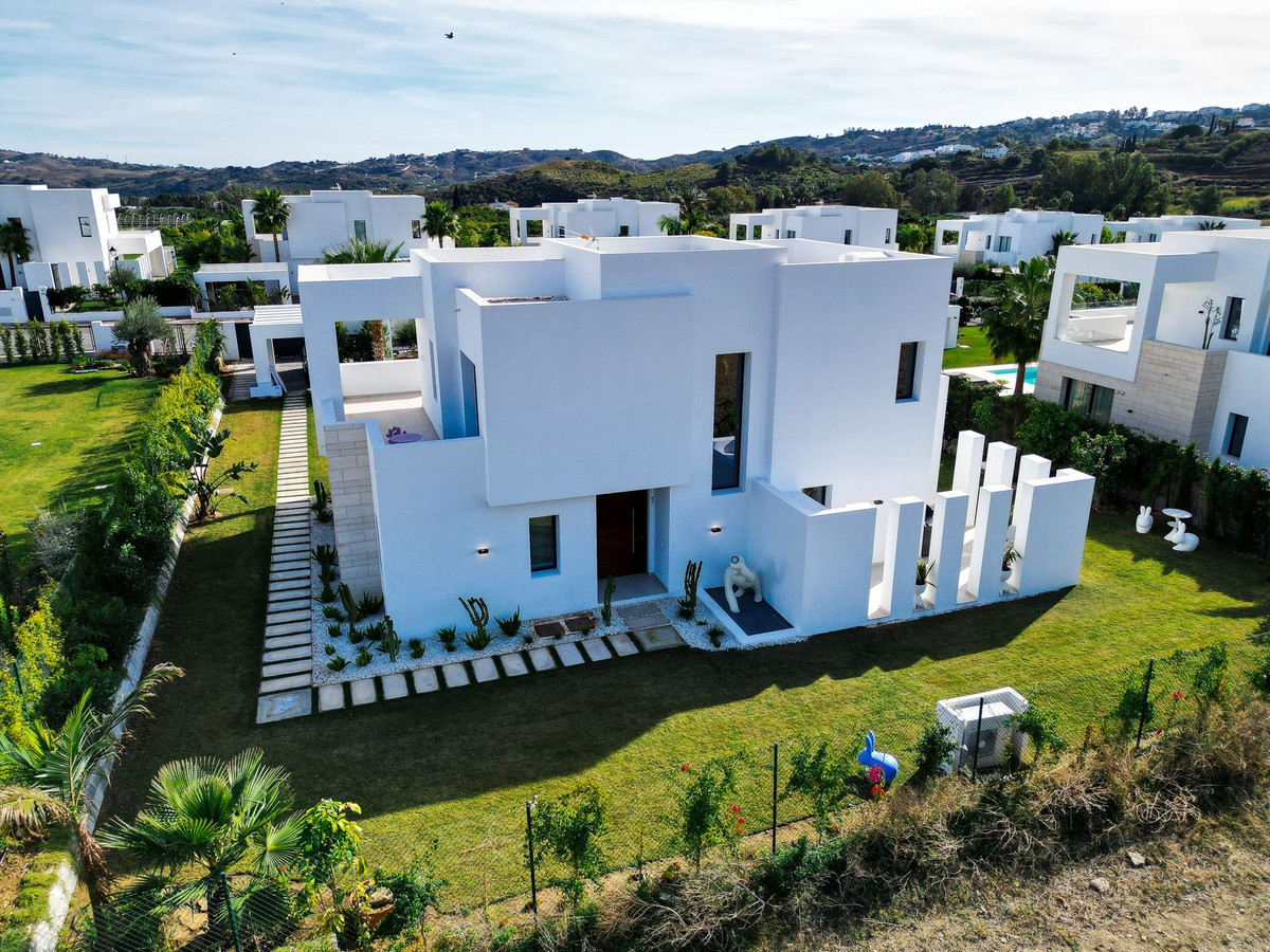 Casa de 7 Dormitorios y 7 Baños en venta en La Cala de Mijas
