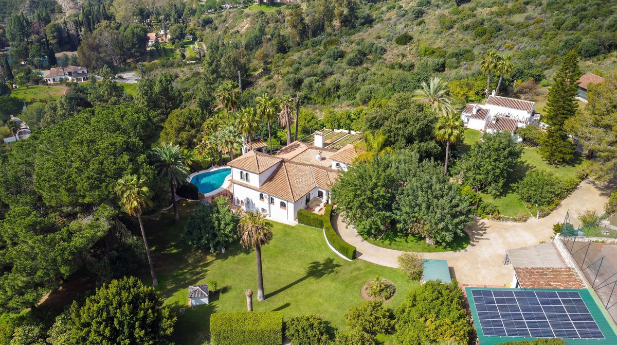 Finca de 5 Dormitorios en venta en Alhaurin el Grande