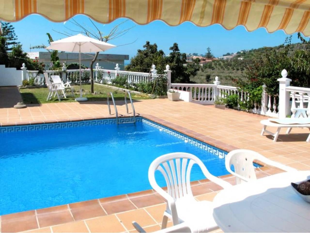 Casa Adosada de 3 Dormitorios en venta en Almuñecar