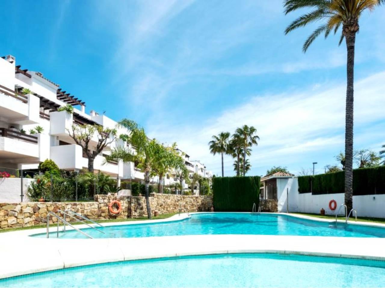 2 спални, 1 баня - Апартамент за продажба в La Alqueria, Estepona
